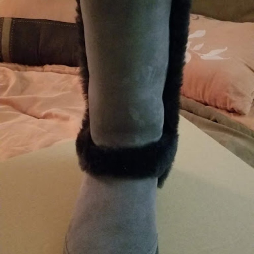 BLACK AND GRAY SUNDANCE UGG BOOTS